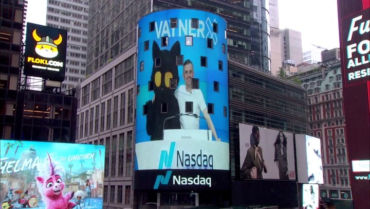 vaynerx-rings-the-nasdaq-stock-market-closing-bell