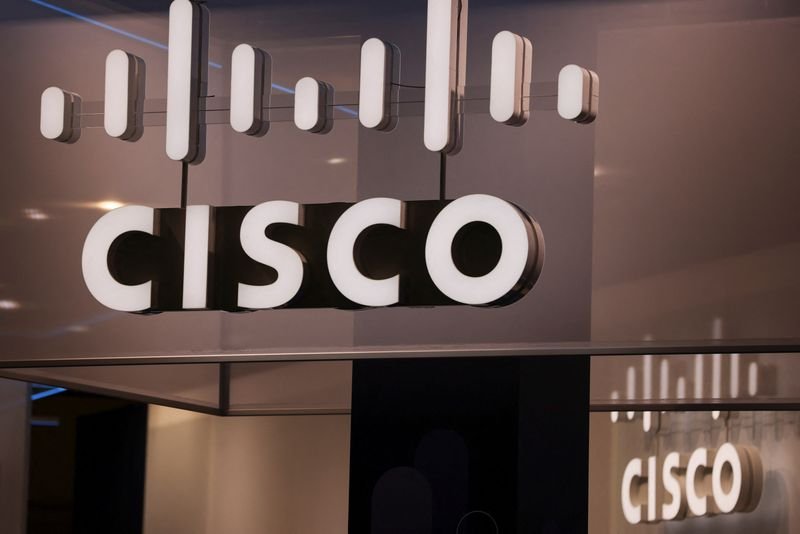cisco-forecasts-fourth-quarter-revenue-above-estimates