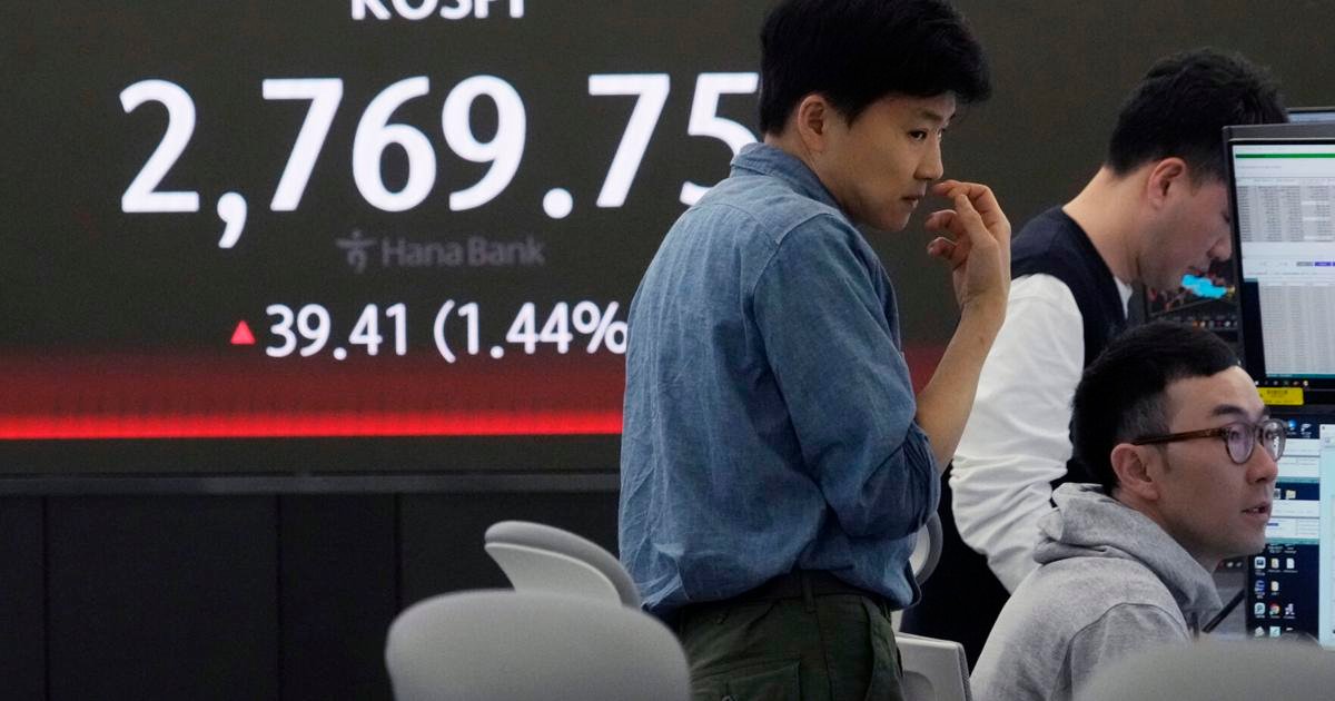 stock-market-today:-dow-tops-40,000-for-the-first-time-as-wall-street-drifts