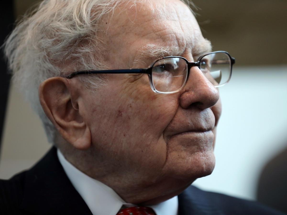 why-warren-buffett’s-record-$189-billion-cash-pile-isn’t-the-market-crash-signal-some-say-it-is