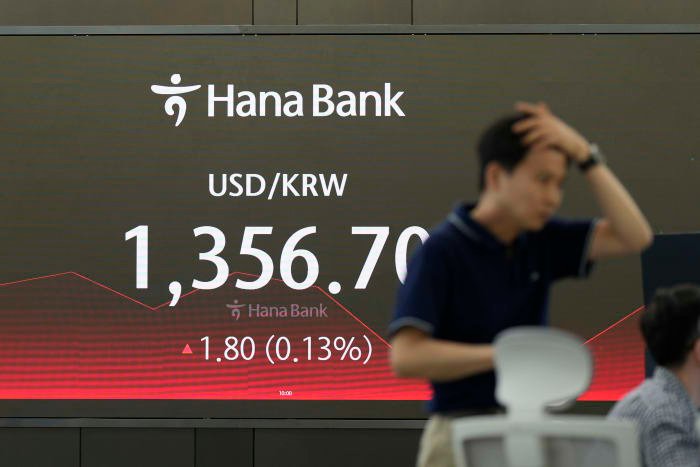 stock-market-today:-asian-stocks-advance-after-wall-street-closes-out-another-winning-week