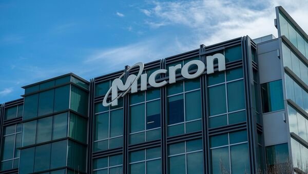 us-stock-markets:-micron-technology-shares-climb-4%-after-morgan-stanley-upgrade
