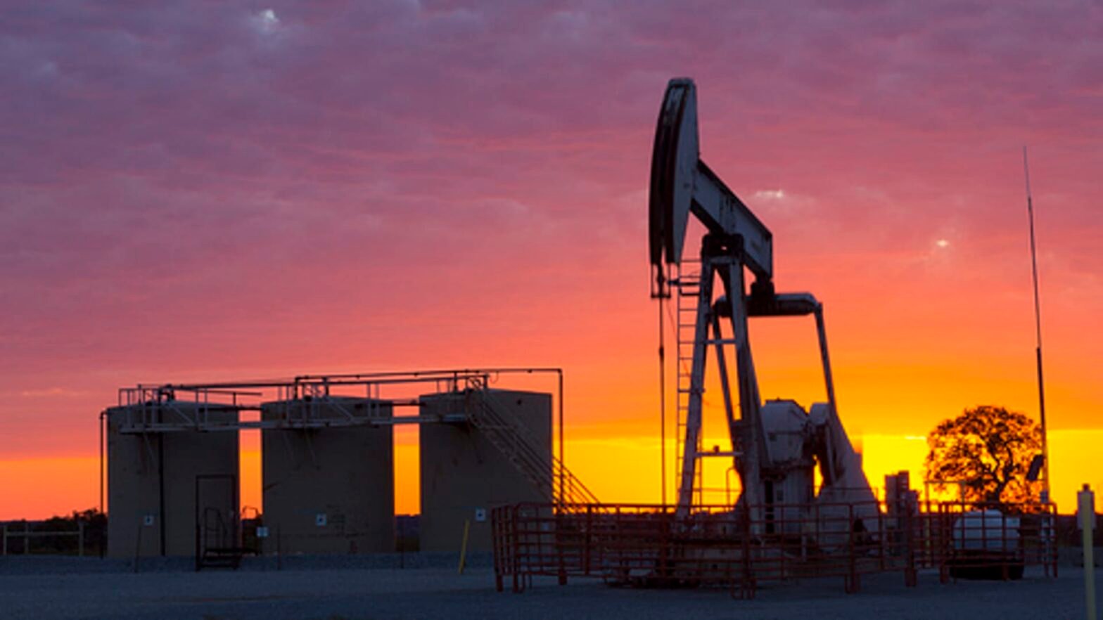 this-energy-stock-and-other-plays-are-set-to-jump-the-most-over-the-next-month,-according-to-an-ai-model