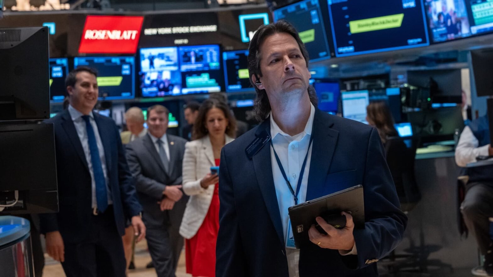 stock-futures-are-little-changed-after-nasdaq-composite-hits-all-time-high:-live-updates