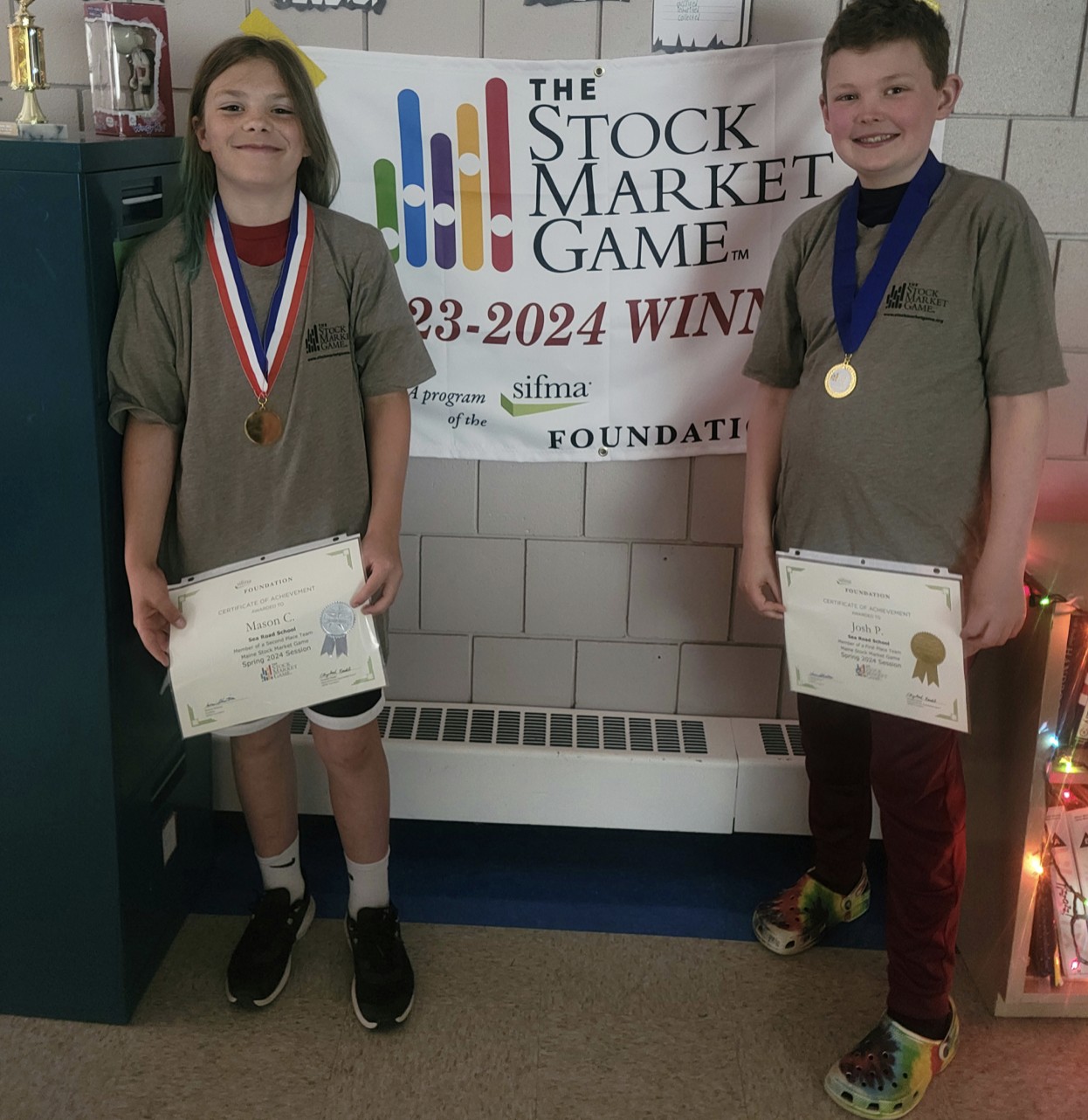 sea-road-school-students-ring-up-rewards-in-stock-market-game