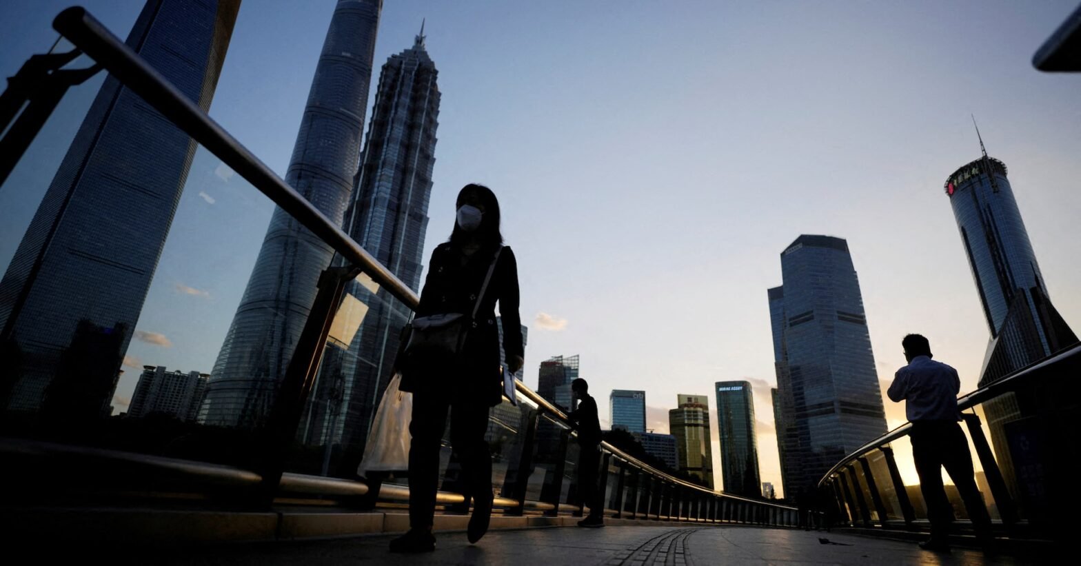 bulls-beat-a-path-to-china-stock-shop-but-foreigners-dare-not-go-in