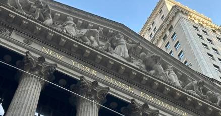 stock-market-today:-wall-street-drifts-higher-to-set-more-records