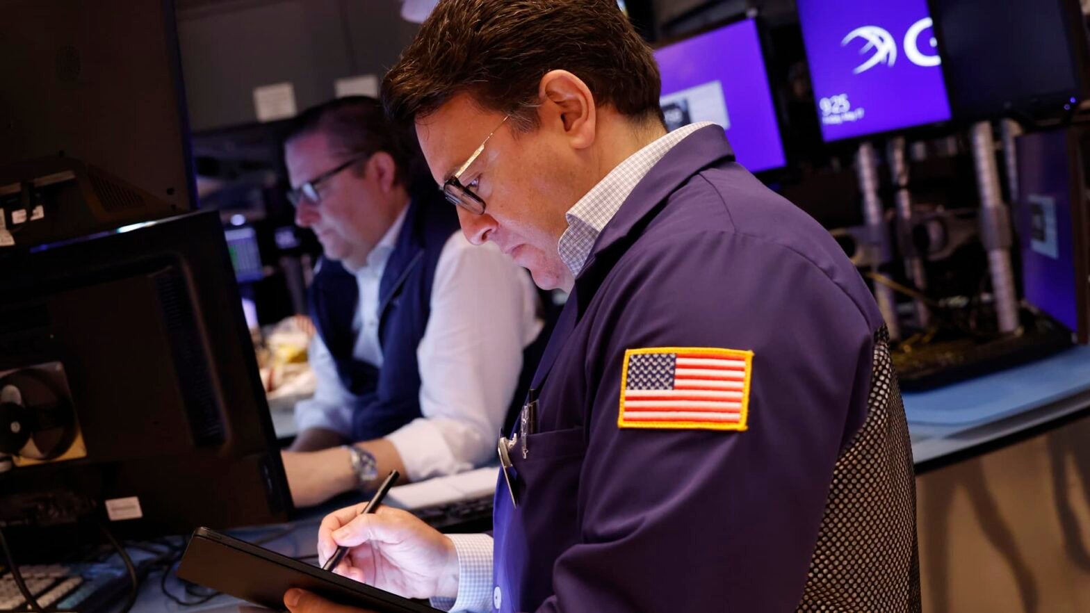 these-are-the-3-big-risks-to-the-stock-market,-economist-says