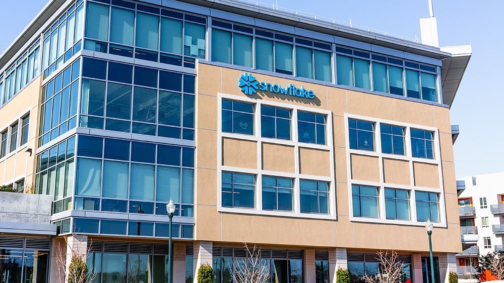 snowflake-stock-jumps-on-better-than-expected-revenue,-sales-guidance