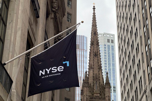 stock-market-today:-ai-stocks-leap-as-interest-rate-worries-hit-much-of-the-rest-of-wall-street