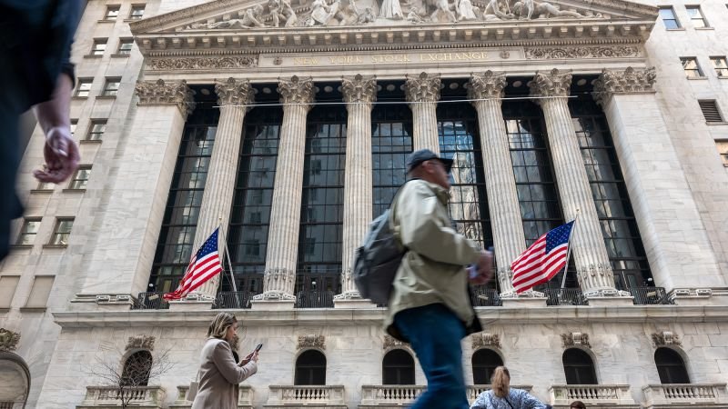 dow-falls-by-almost-600-points-as-markets-continue-to-fret-about-a-rate-cut