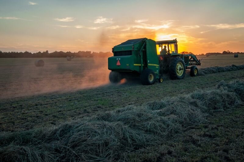 should-you-buy-the-post-earnings-dip-in-deere-stock?