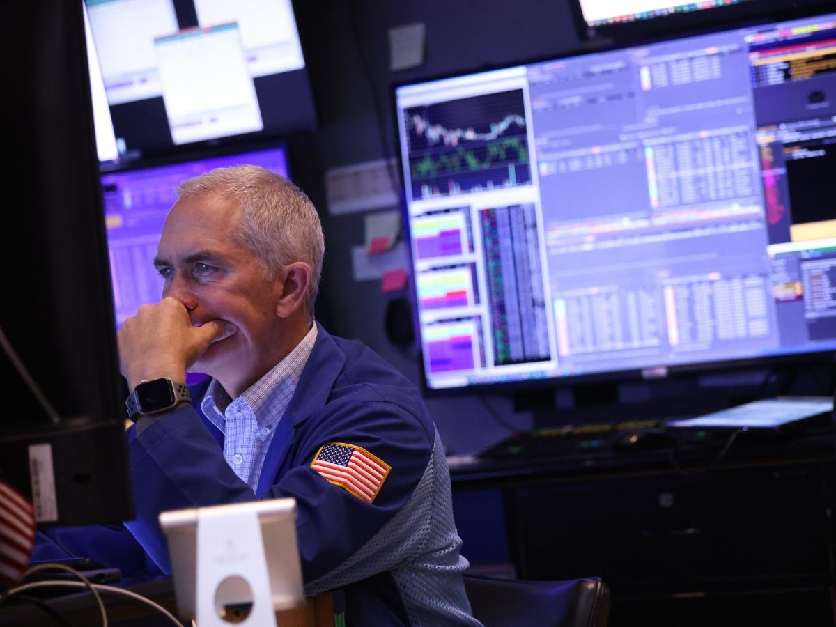 stock-market-today:-dow-plunges-605-points-as-fresh-economic-data-clouds-outlook-for-rate-cuts