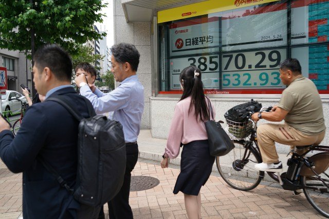 stock-market-today:-worries-over-rates-and-inflation-send-world-shares-lower