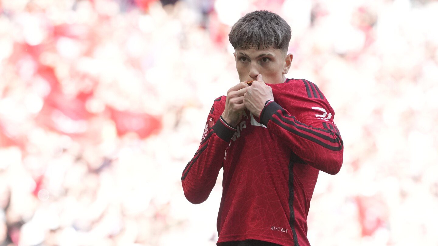 man-united-leads-man-city-2-0-at-halftime-in-the-fa-cup-final