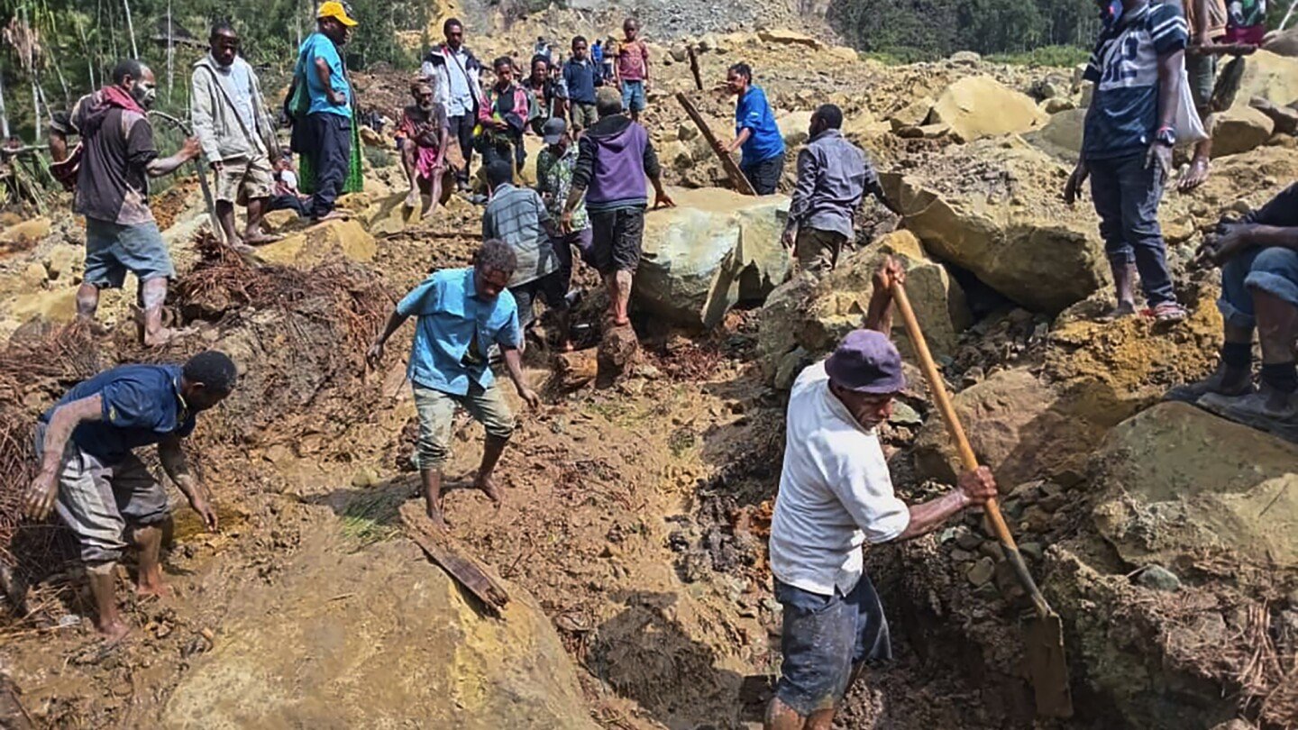 emergency-crews-in-papua-new-guinea-move-survivors-of-massive-landslide-to-safer-ground