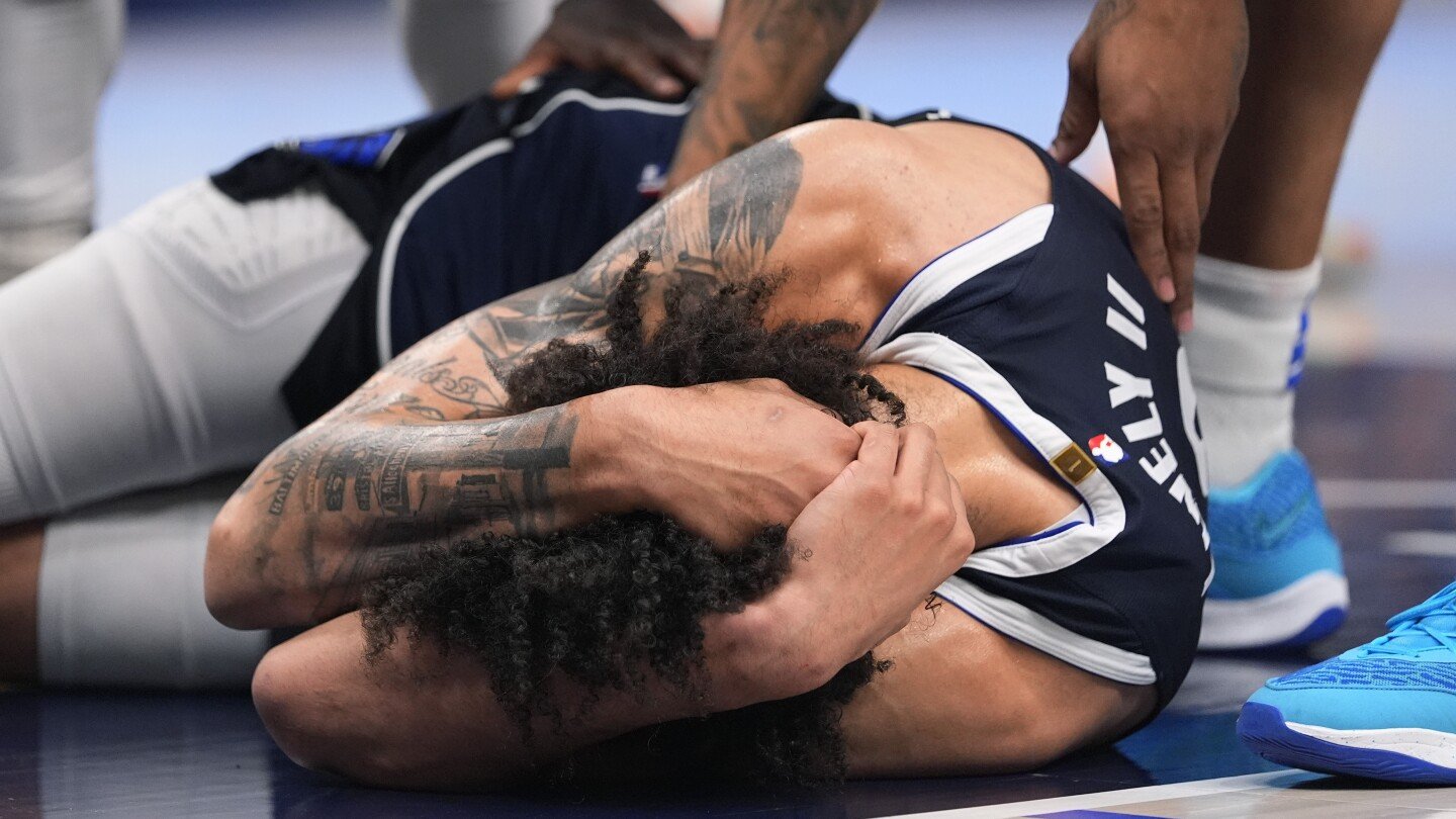 mavs-rookie-center-dereck-lively-ii-leaves-game-3-of-west-finals-after-taking-knee-to-head