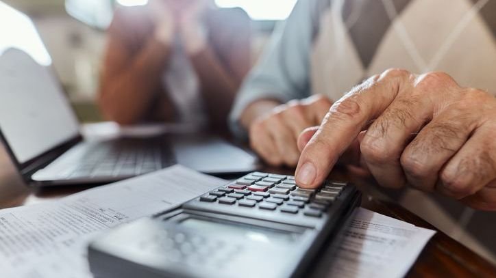 should-i-take-a-$400,000-lump-sum-or-$2,000-monthly-payments-for-my-pension?