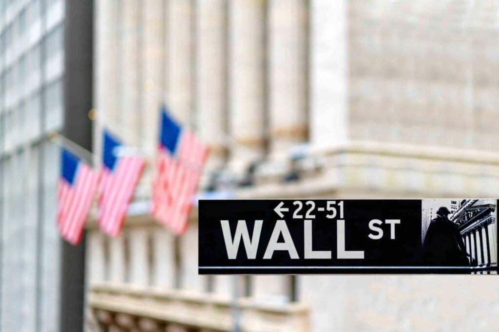 indicator-that-predicted-two-previous-stock-market-crashes-is-sounding-the-alarm-again