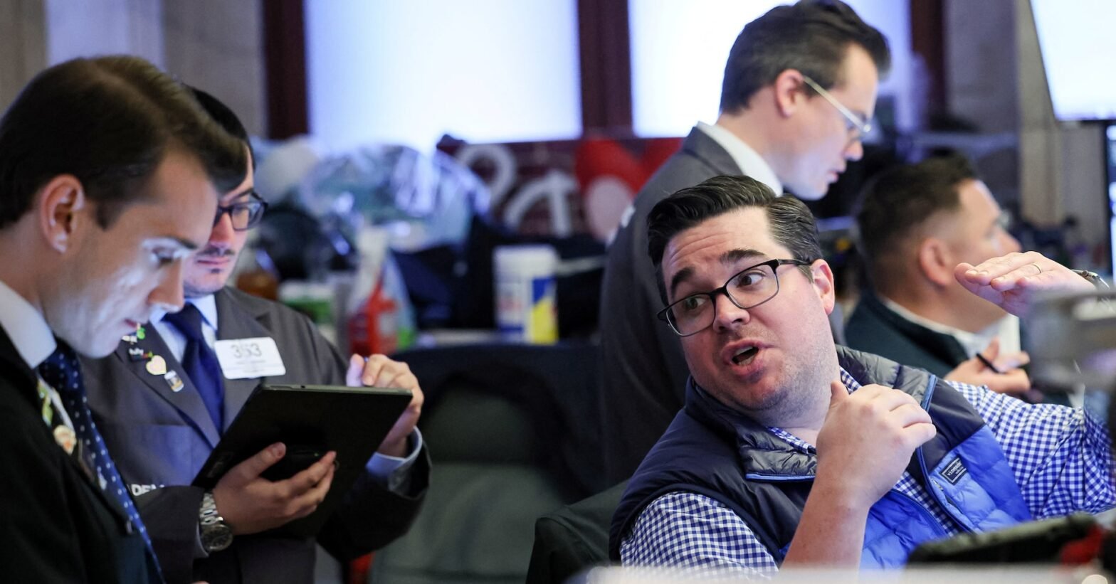 stocks-fall-with-bond-yields-after-us-economic-data