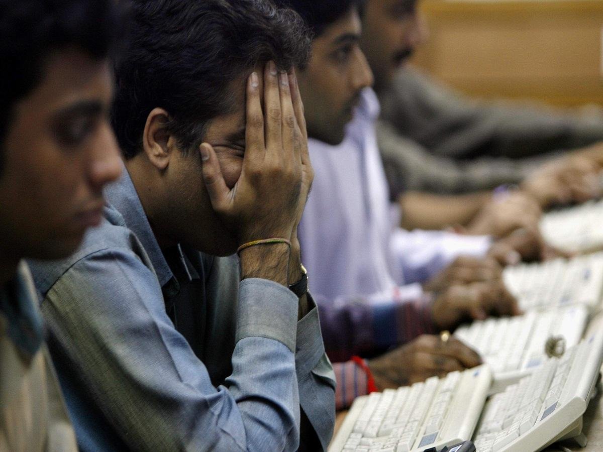 Stock Market LIVE: Sensex slides 400 pts, Nifty near 21,950; TaMo drops 7%, Bank of India 10%