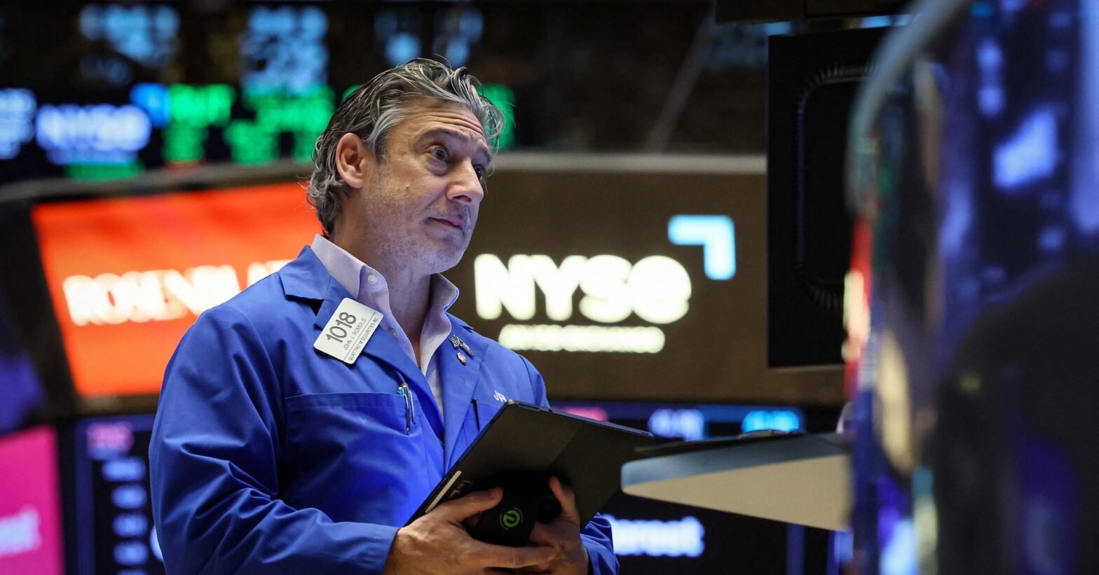 stocks-rebound-while-dollar,-treasury-yields-fall-after-us-data