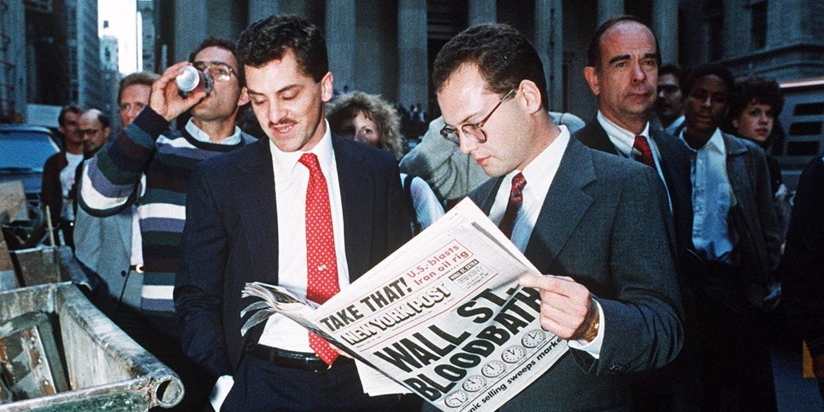 a-32-year-market-vet-shares-2-charts-showing-stocks-could-be-entering-a-major-market-peak-—-and-warns-a-coming-recession-will-send-the-s&p-500-plummeting-more-than-60%