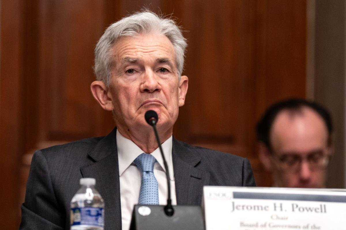 jerome-powell’s-federal-reserve-is-stuck-in-a-self-defeating-paradox-that-makes-cutting-rates-more-difficult,-economist-warns