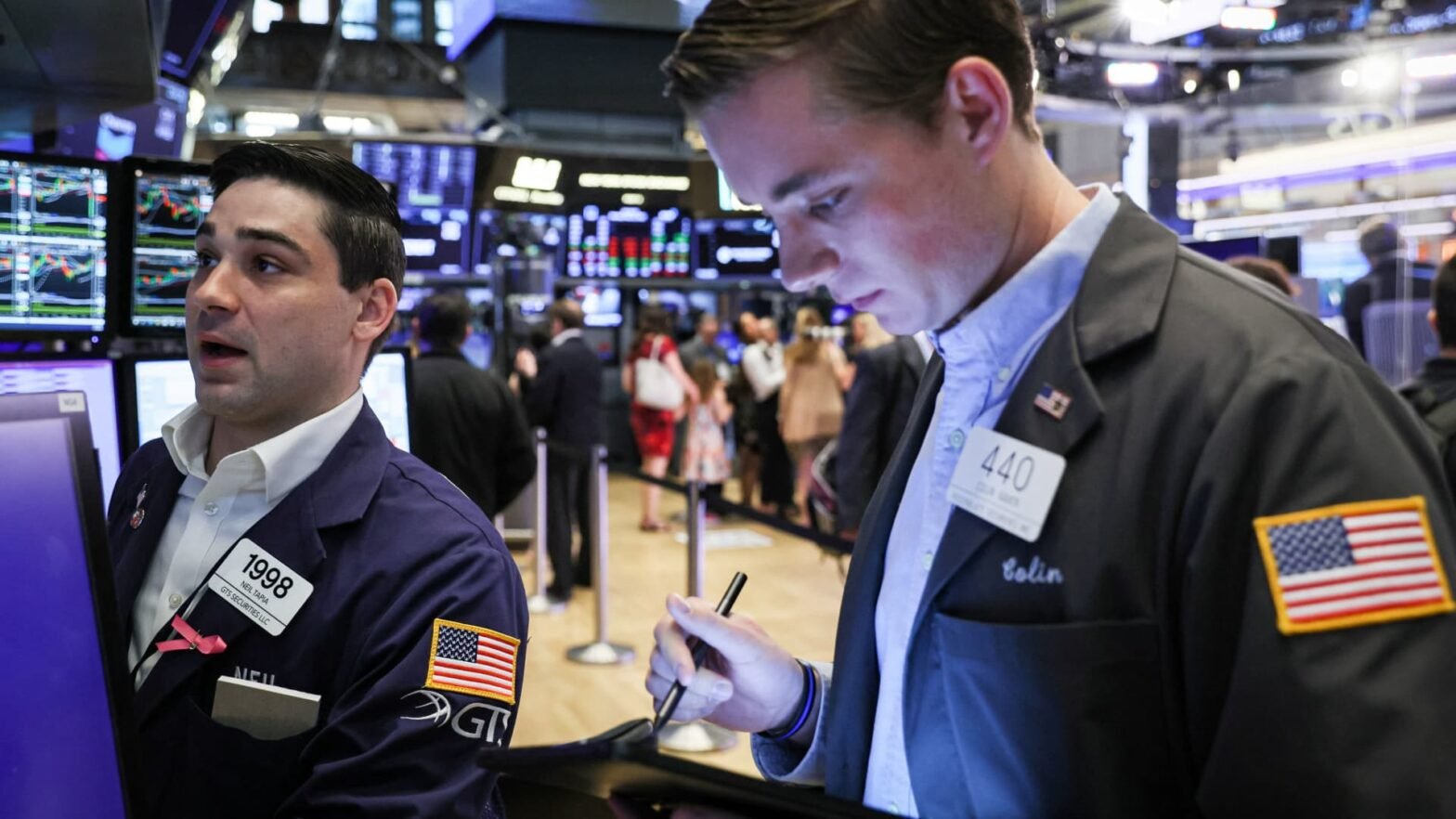 monday’s-analyst-calls:-best-buy-gets-a-double-upgrade,-consumer-stock-to-pop-more-than-20%