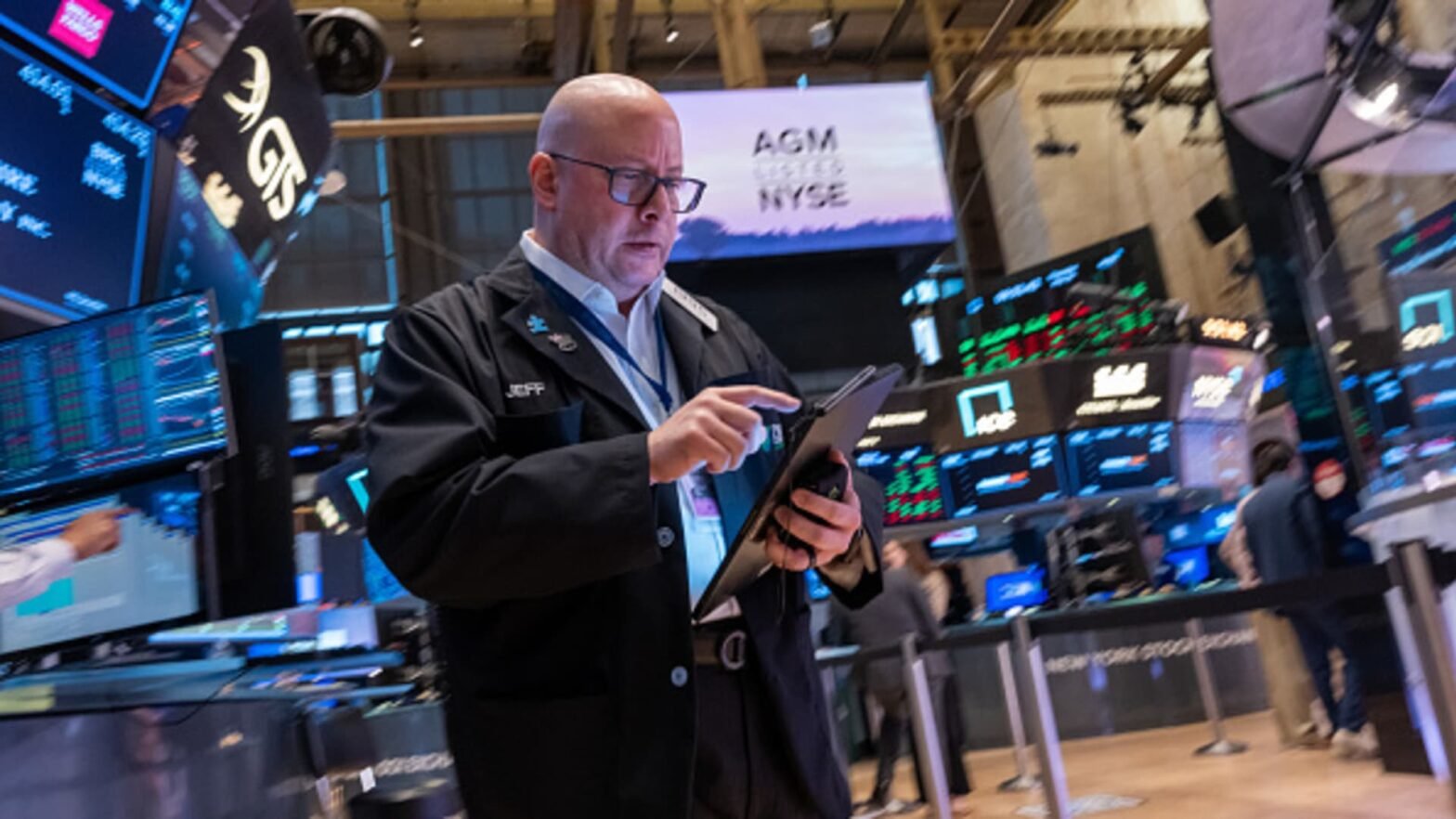 s&p-500-may-be-going-through-a-‘false-breakout’-so-get-defensive-into-june,-btig-says