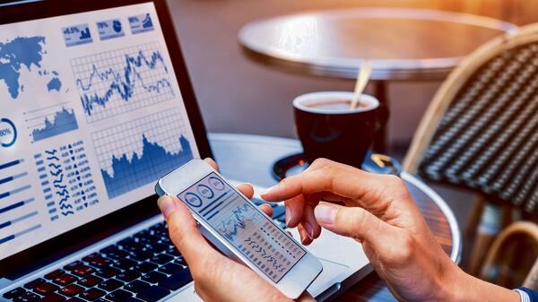 from-axis-bank-to-bajaj-auto-–-chandan-taparia-recommends-these-four-stocks-to-buy-on-june-4