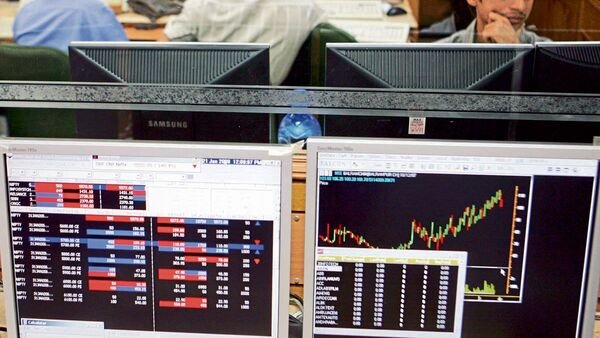 stock-market-meltdown:-zomato,-nykaa,-paytm,-other-new-age-tech-stocks-crash-up-to-17%