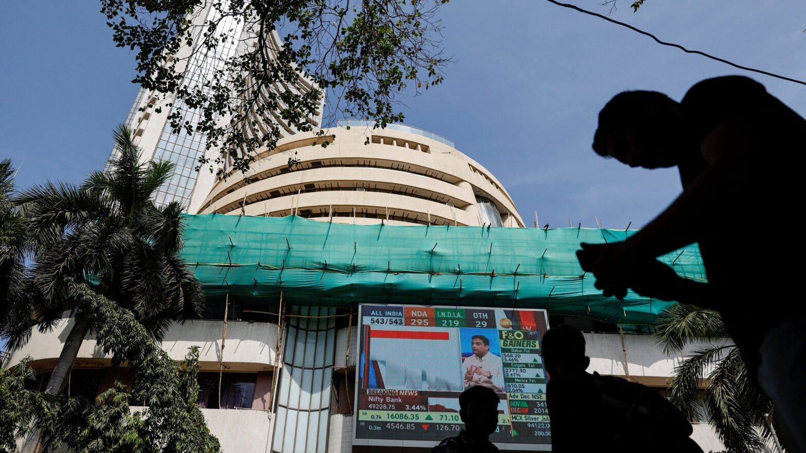india’s-stock-market-tumbles-on-close-run-election-result
