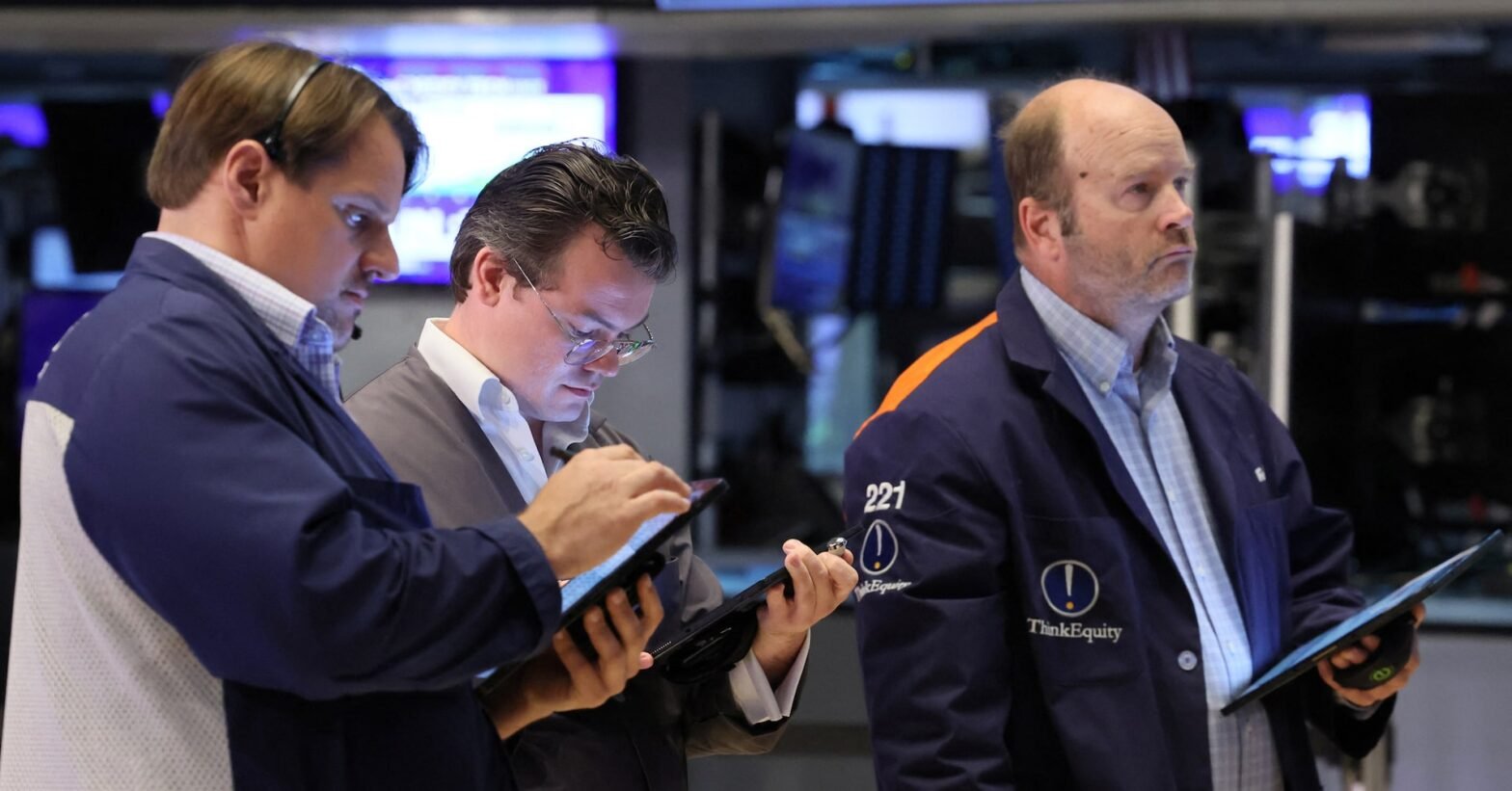 wall-street-futures-slip-on-sluggish-growth-fears