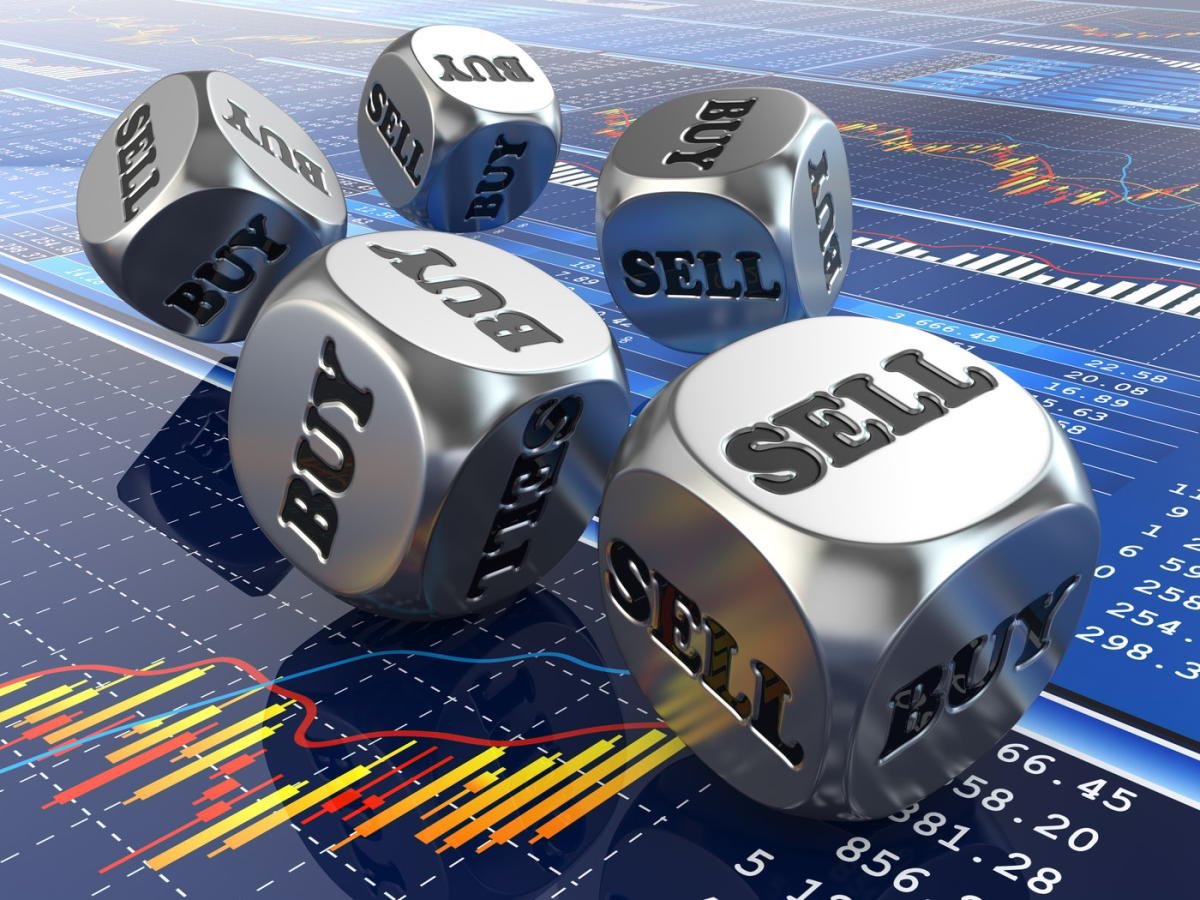 2-hypergrowth-stocks-billionaires-are-buying-hand-over-fist,-and-1-they’ve-sent-to-the-chopping-block