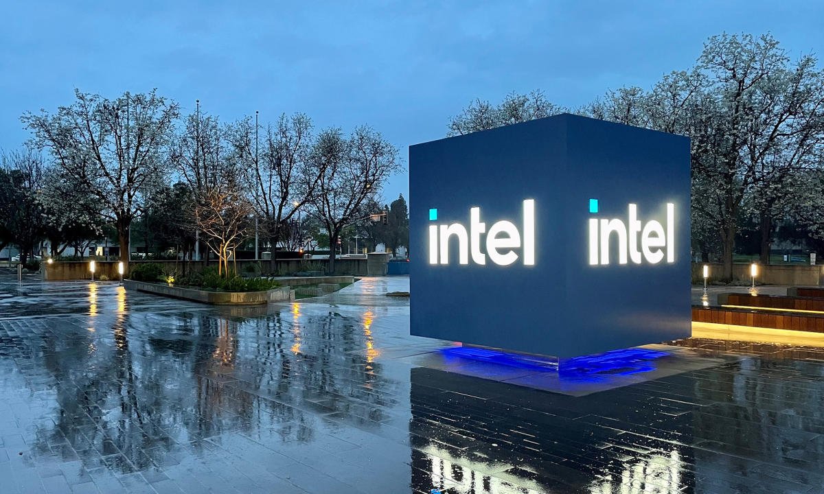 massive-news-for-intel-stock-investors