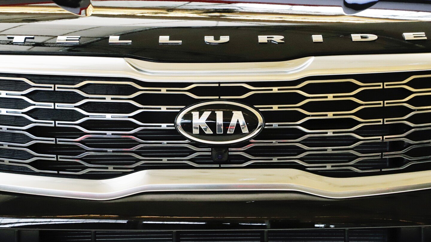 kia-recalls-nearly-463,000-telluride-suvs-due-to-fire-risk,-urges-impacted-consumers-to-park-outside