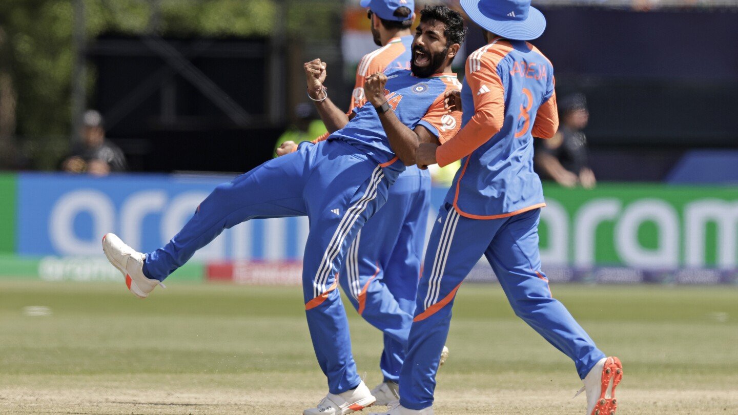 pakistan-bowls-1st-against-rival-india-in-grudge-match-on-mystery-pitch-at-t20-world-cup-in-new-york