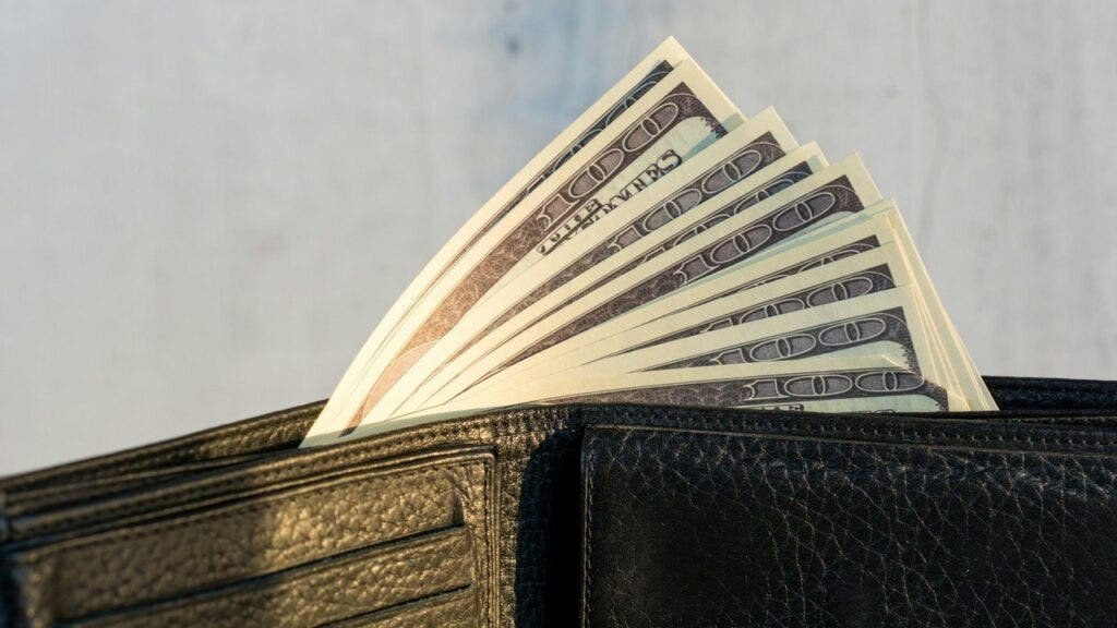 can-you-guess-what-percentage-of-their-wealth-the-rich-keep-in-cash?