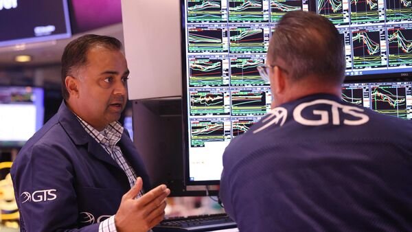 wall-street-today:-us-stocks-decline-ahead-of-inflation-data,-fed-meet