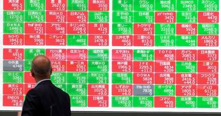 stock-market-today:-wall-street-wavers-ahead-of-fed-meeting.-apple-rises-on-ai-plans