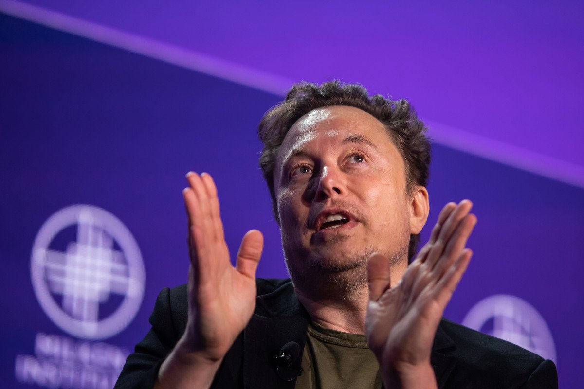 why-elon-musk-is-threatening-to-ban-apple-devices-at-his-companies