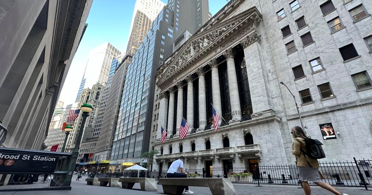 stock-market-today:-wall-street-climbs-on-hopes-for-coming-cuts-to-interest-rates