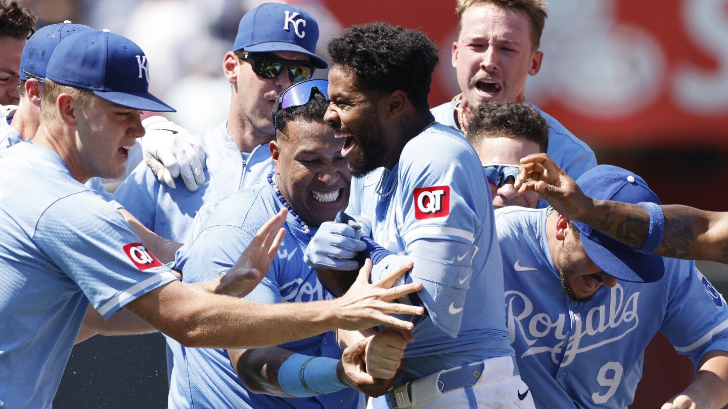 garcia’s-game-ending-hit-off-holmes-gives-royals-4-3-win-over-yankees