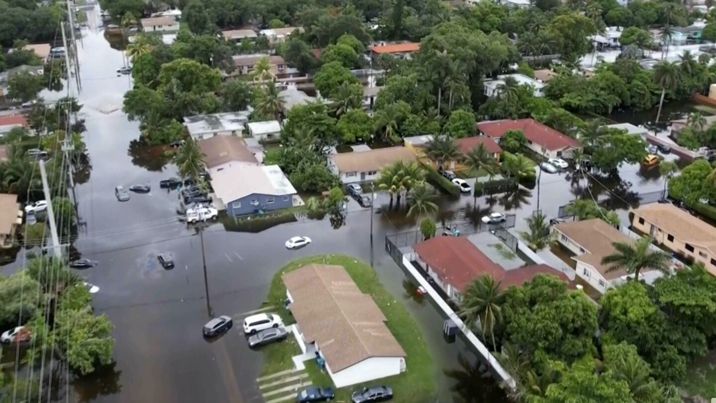 after-rare-flash-flood-emergency,-florida-prepares-for-more-heavy-rainfall-in-coming-days