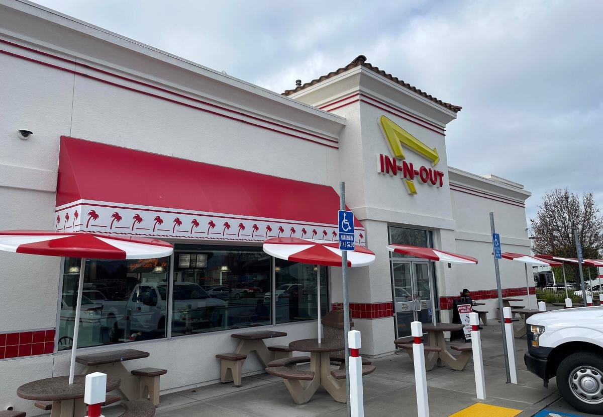 in-n-out-raises-california-prices-of-double-double-after-minimum-wage-law