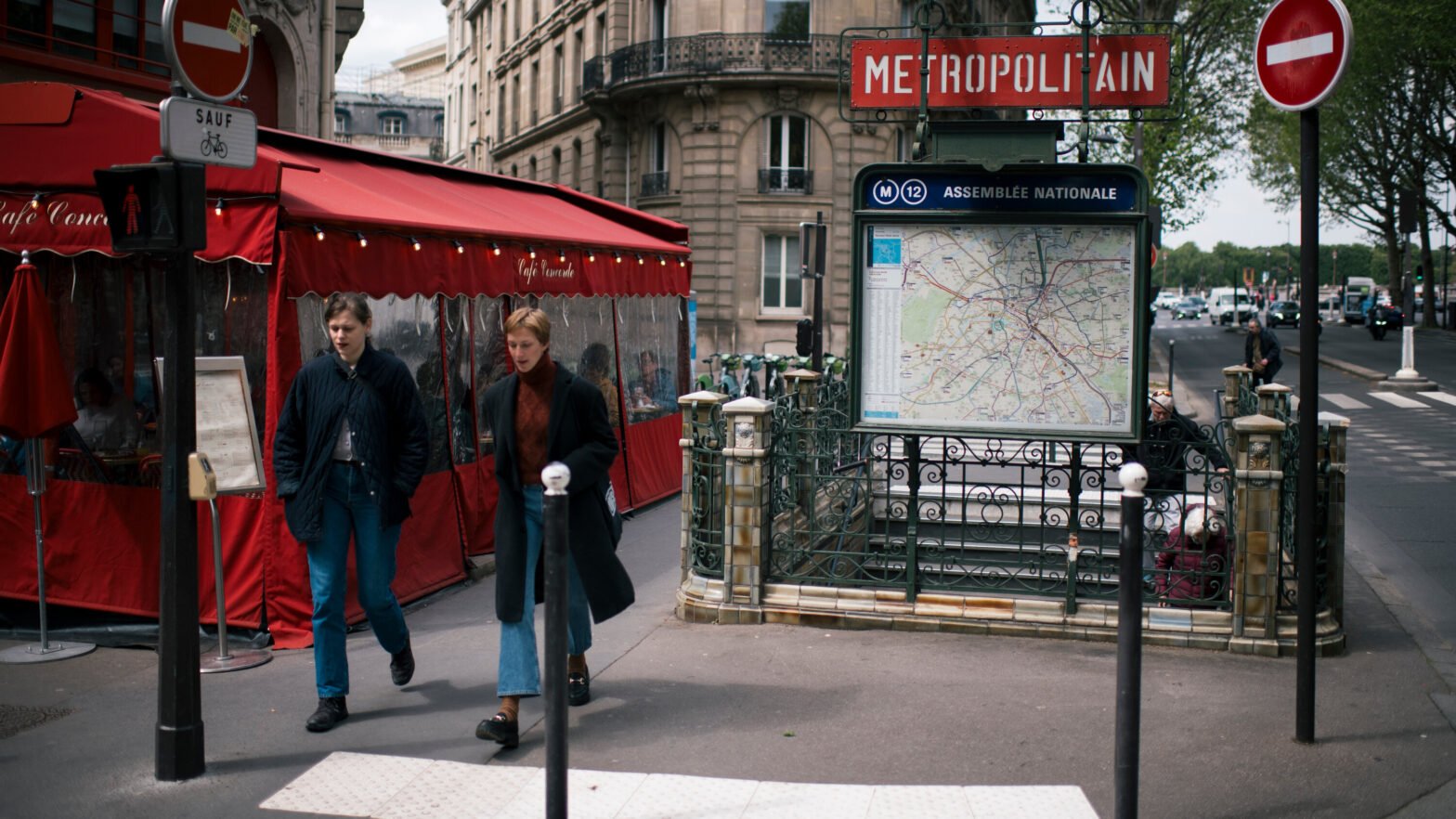 french-stocks-tumble-to-worst-week-in-two-years-over-election-fears