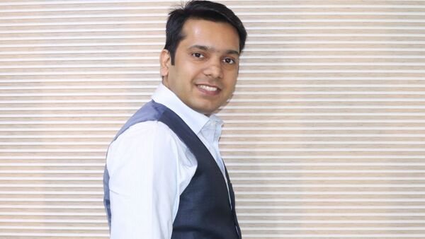 buy-or-sell:-sumeet-bagadia-recommends-these-three-stocks-for-tuesday