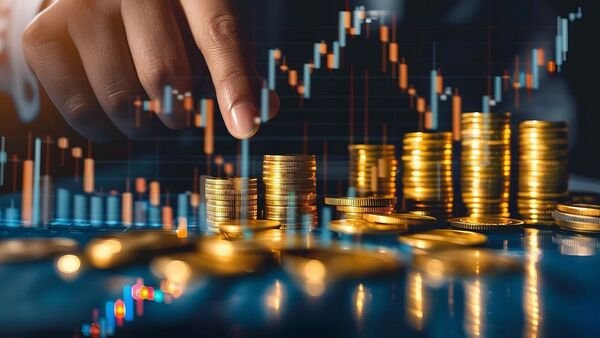 equites,-fixed-income,-and-gold:-axis-recommends-diverse-multi-asset-portfolios-for-optimal-risk-management.