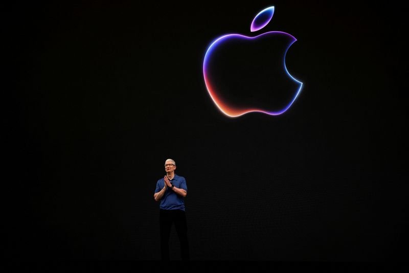 apple-extends-rally-with-a-record-breaking-stock-market-value